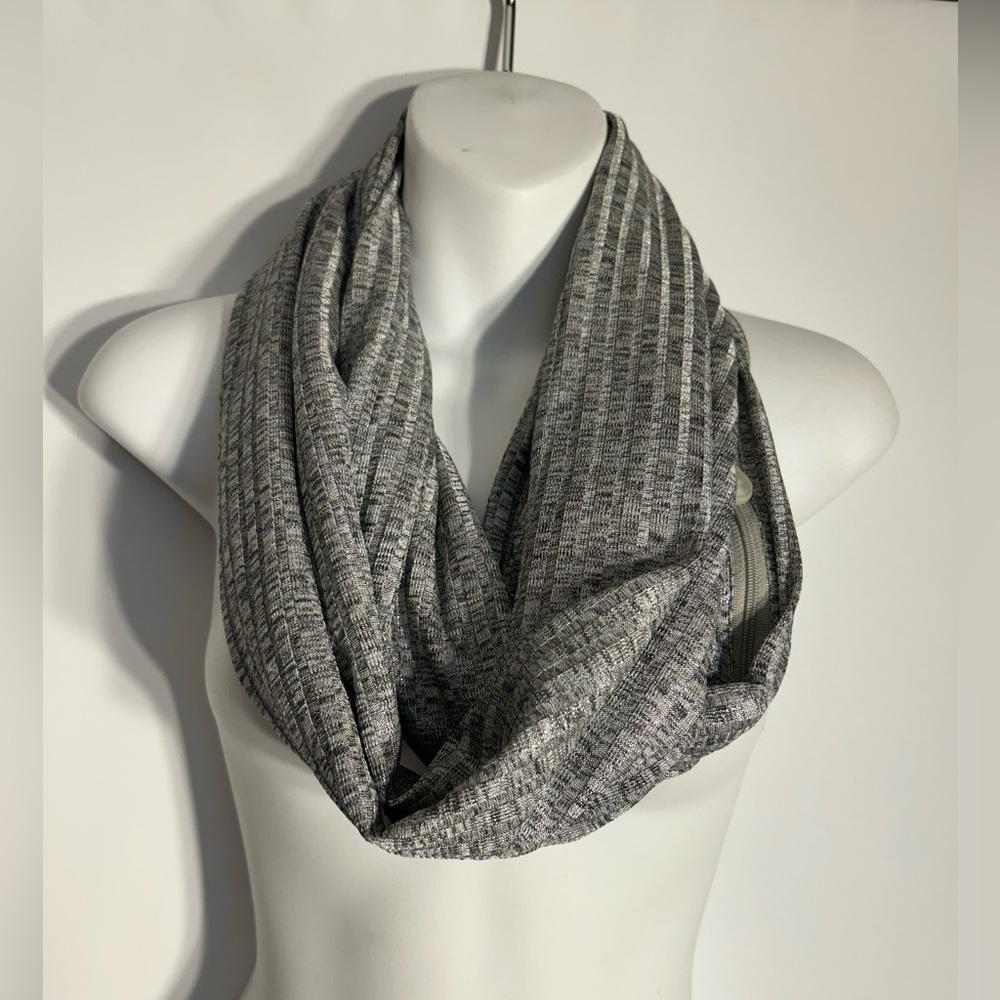 SHOLDIT SILVER GRAY METALLIC INFINITY WRAP POCKET SCARF ONE SIZE